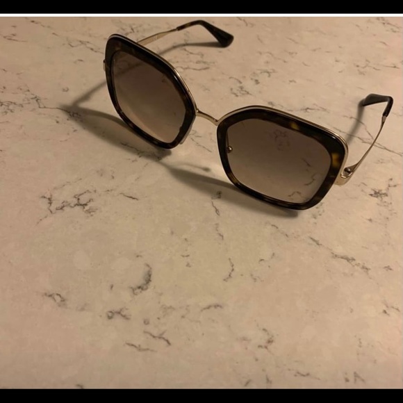 Prada sunglasses - Picture 3 of 5